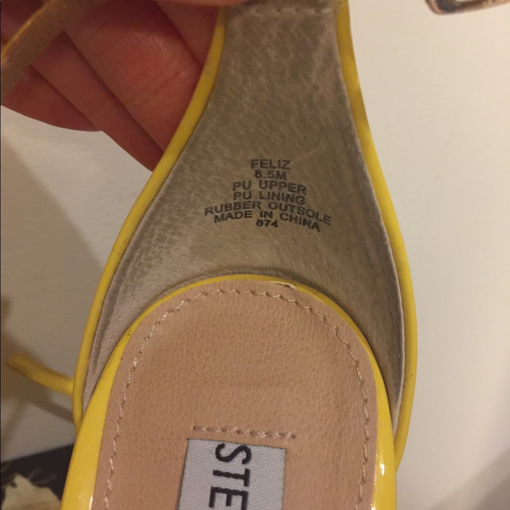 Steve Madden (Yellow) - Picture 3 of 6